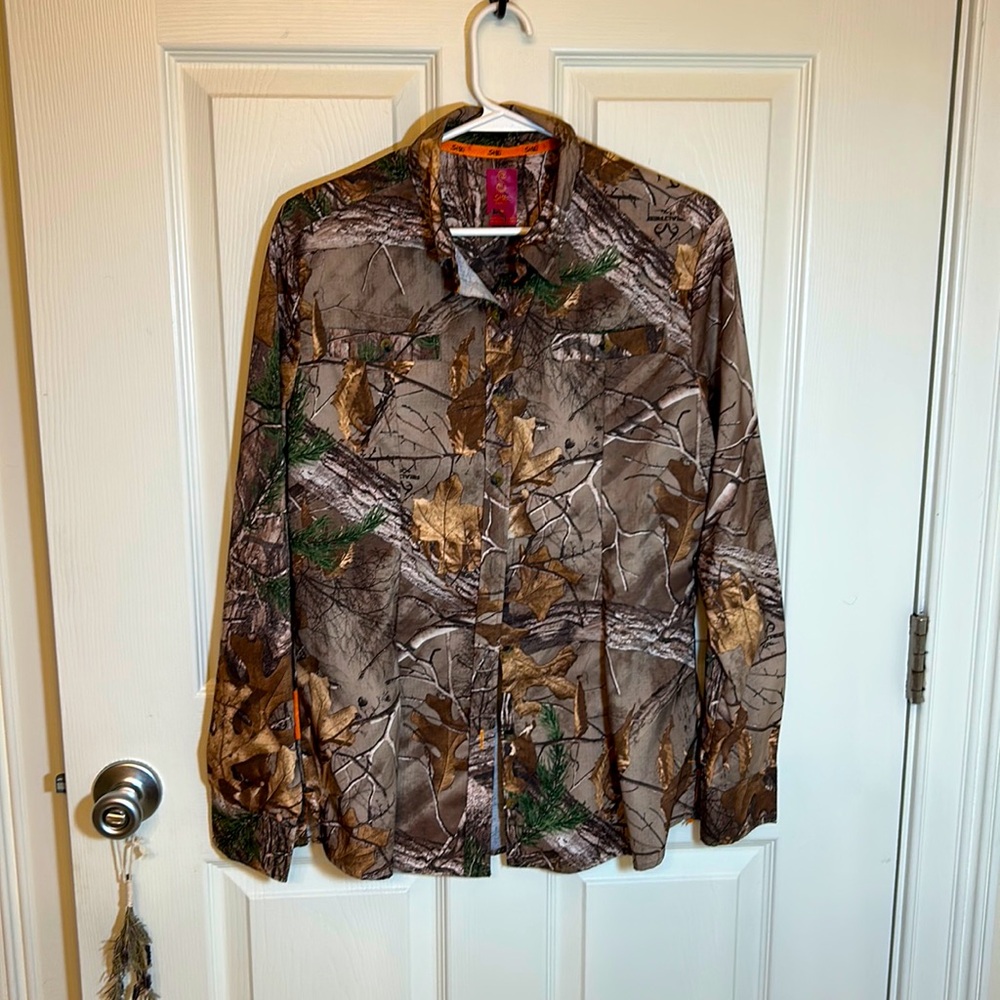 SHE Outdoor Apparel Ladies Long Sleeve Realtree Camoflauge Shirt, Size Medium